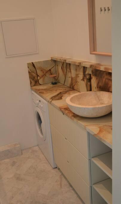 Luxury Apartment With A Balcony And View In Riga Old Town Eksteriør billede