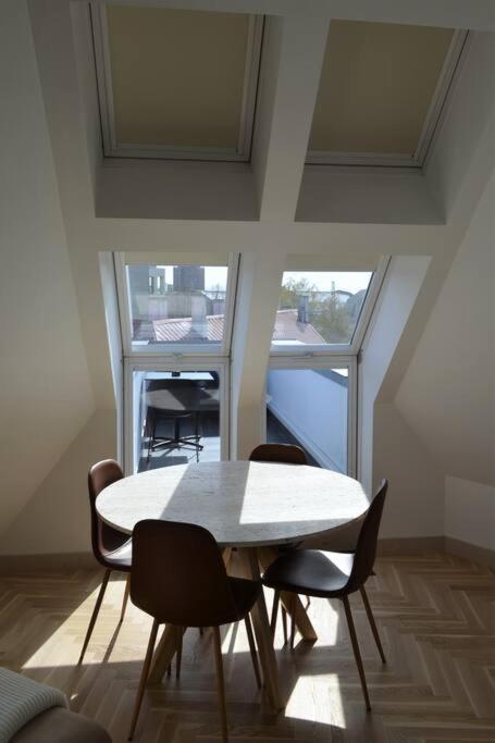 Luxury Apartment With A Balcony And View In Riga Old Town Eksteriør billede
