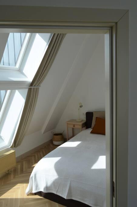 Luxury Apartment With A Balcony And View In Riga Old Town Eksteriør billede