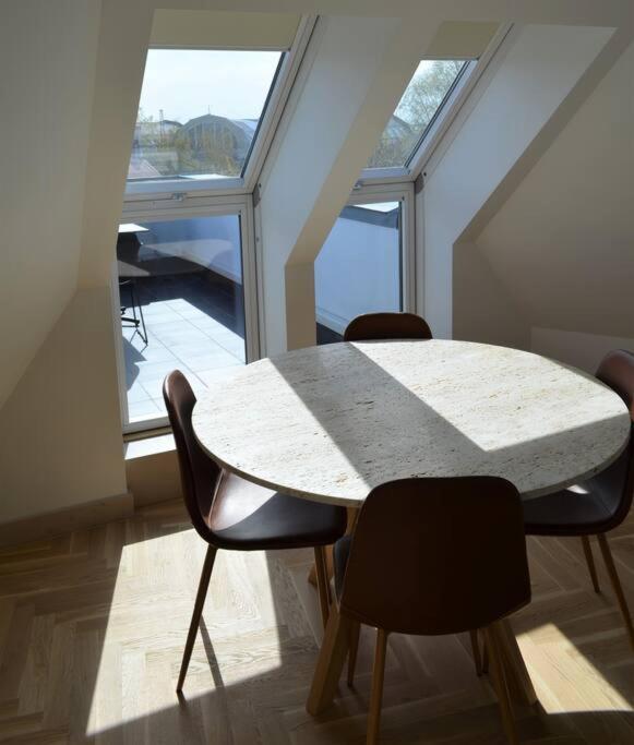 Luxury Apartment With A Balcony And View In Riga Old Town Eksteriør billede